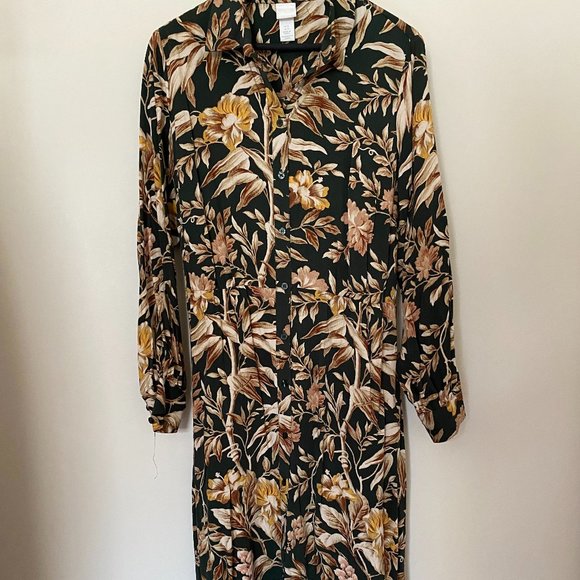 H&M Dresses & Skirts - H&M Green Tied Printed Dress